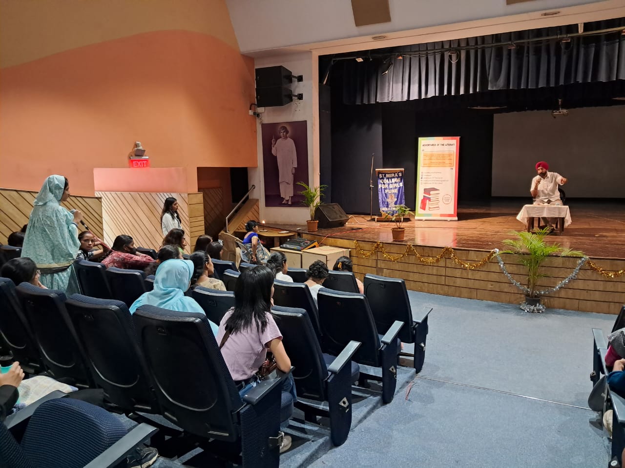 3_Student Alifya interacting with author